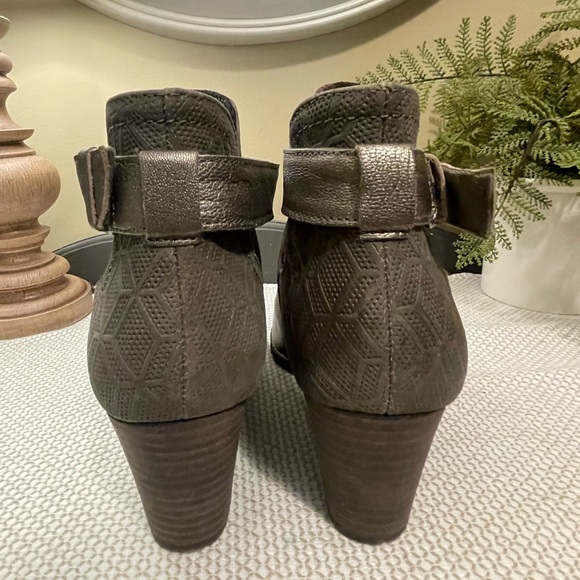 Cobb Hill by Rockport Wedges. Gray with buckle. Size 9. - Picture 5 of 7